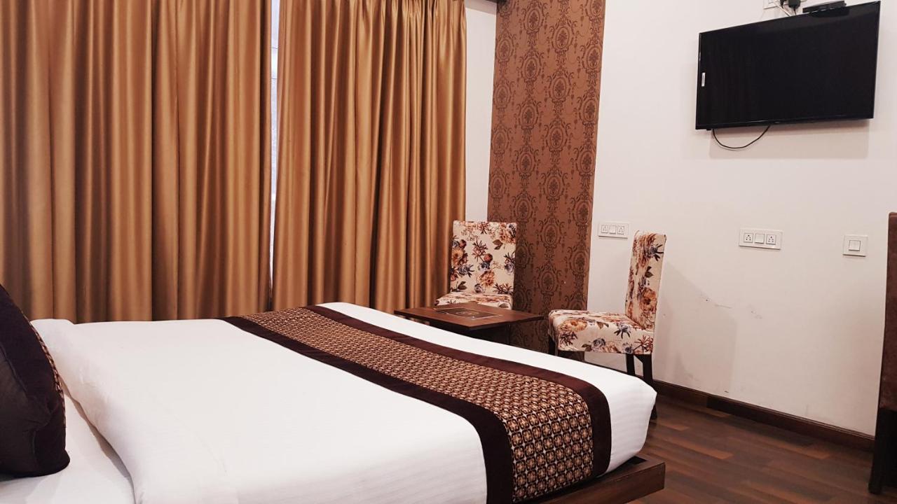 Hotel Citi Inn Grande Zirakpur Kültér fotó