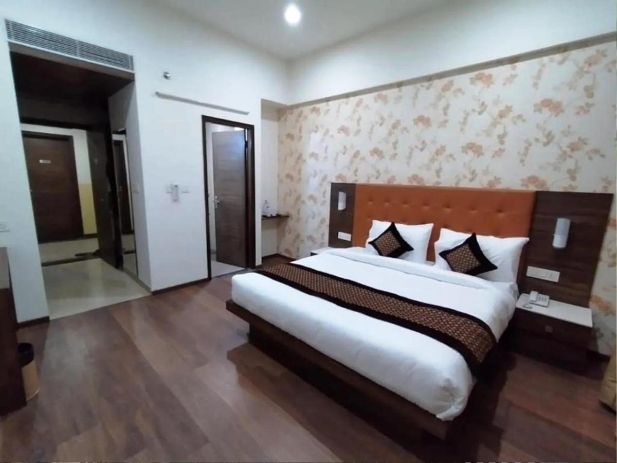 Hotel Citi Inn Grande Zirakpur Kültér fotó