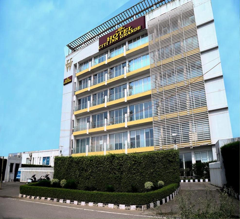 Hotel Citi Inn Grande Zirakpur Kültér fotó